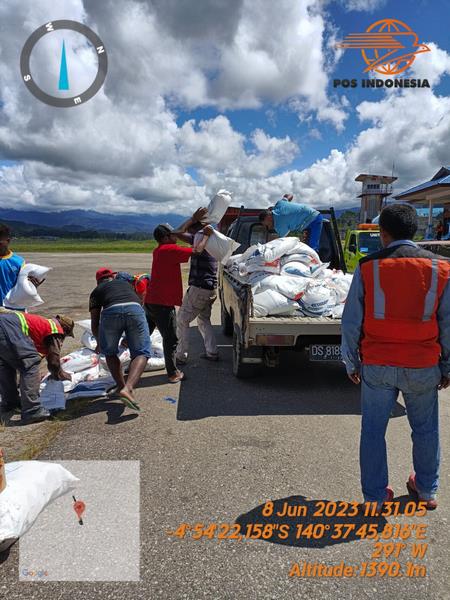 cargo beras bulog by pos indonesia (10) cargo beras bulog by pos indonesia (10)